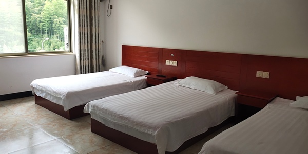 竹海环绕避暑胜地,星空阳光房体验田园雅趣(图5) 安吉以琳山庄三人间