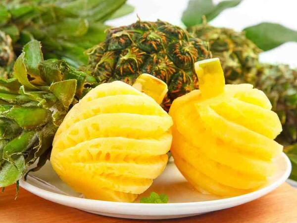 削好的菠萝