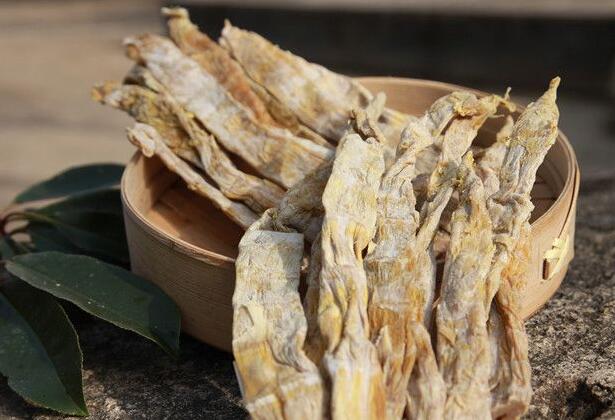 晾晒的天目山笋干