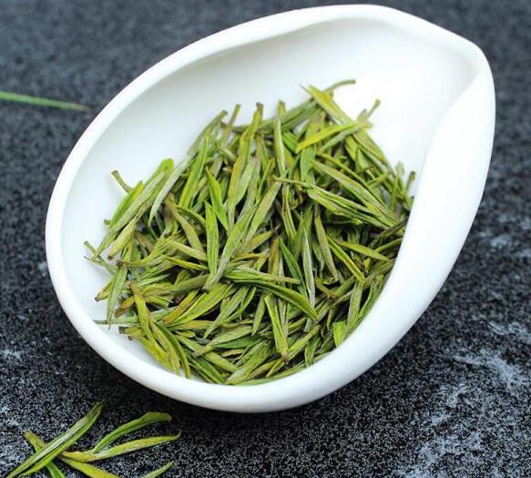 白茶(图2) 碧绿的安吉白茶