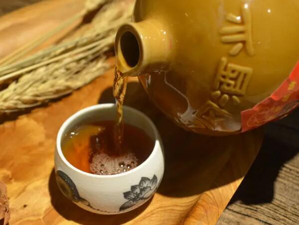 倒出来的红米酒