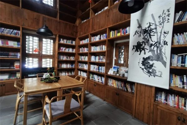 临安湍口“醒山书院”,养心养生好去处(图4) 大厅的图书