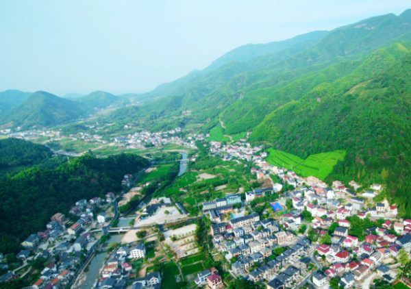 诗意栖居:安吉双鱼堂的宁静与美味(图1) 安吉章村镇