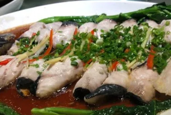 诗意栖居:安吉双鱼堂的宁静与美味(图4) 清蒸鸭嘴鱼