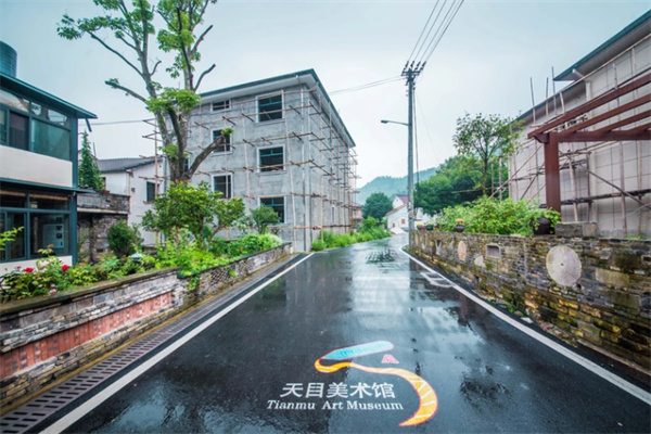 月亮桥村,镶嵌在天目山麓的诗意明珠(图1) 月亮桥村