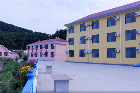 东海金沙滩渔家乐(图1) 东海金沙滩渔家乐全景