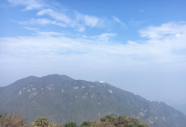 云上草原,安吉的梦幻童话之旅体验指南(图2) 山顶风光