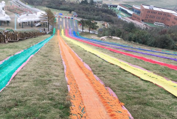 云上草原,安吉的梦幻童话之旅体验指南(图4) 彩虹滑道