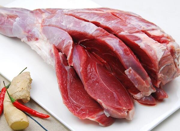新鲜的羊腿肉