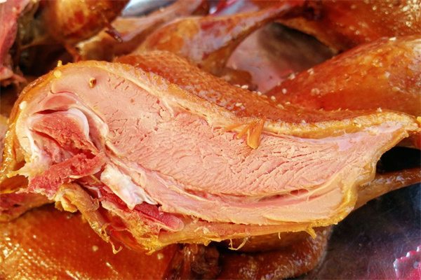 板鸭(图3) 细嫩紧密的板鸭