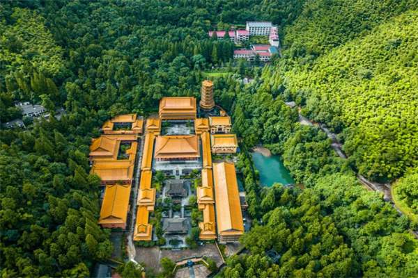 深山古刹,来一场带着禅意的吸氧之旅吧(图3) 禅源寺
