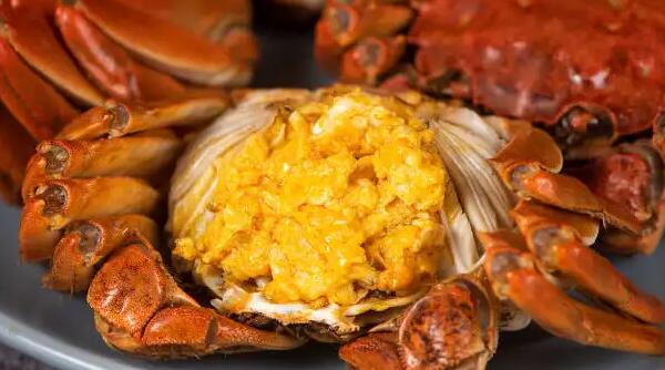 满是蟹黄的大闸蟹