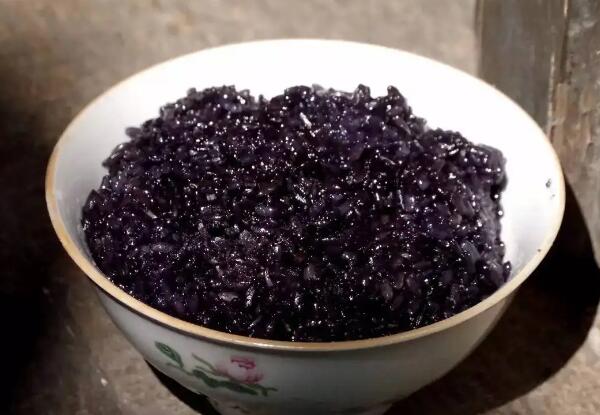 乌米饭(图1) 一碗乌米饭