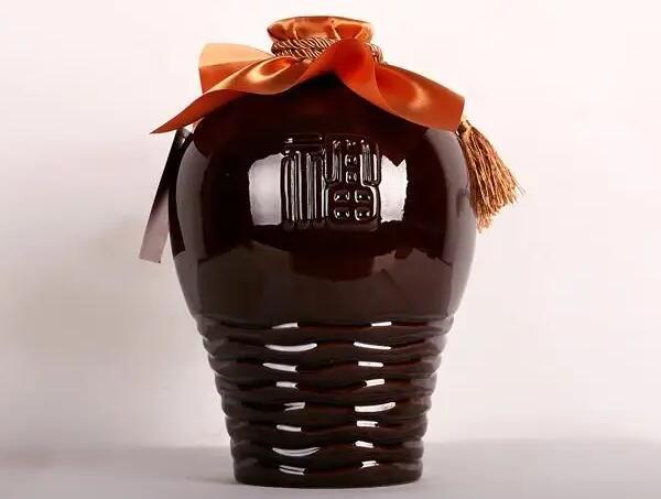 一坛瑶琳洞藏酒