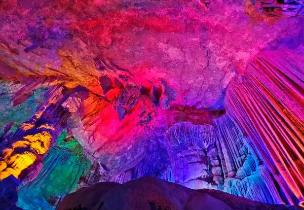 仙境般的瑶琳洞