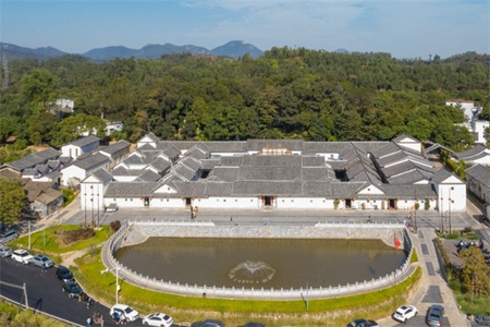 秋长谷里民宿全景